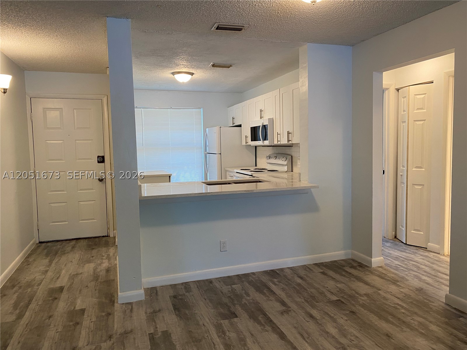 LAKE POINTE CONDOMINIUM N - Residential Lease
