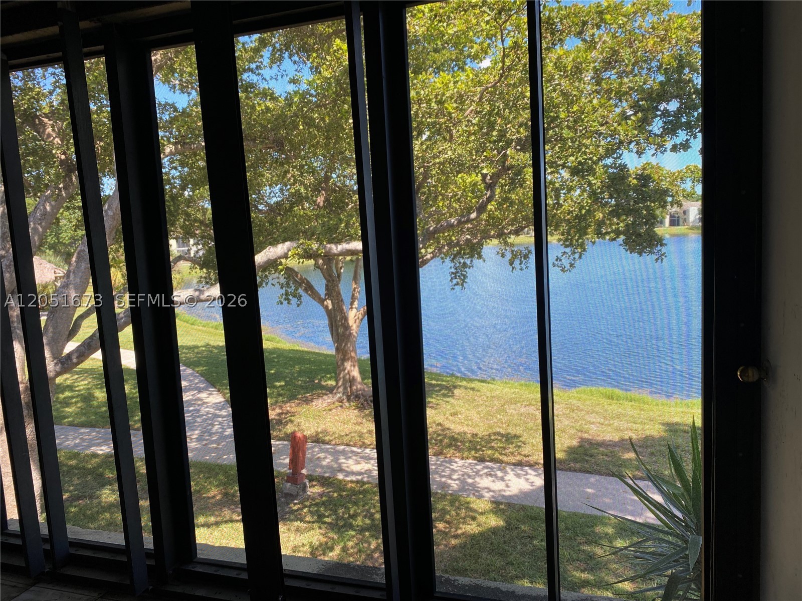 LAKE POINTE CONDOMINIUM N - Residential Lease
