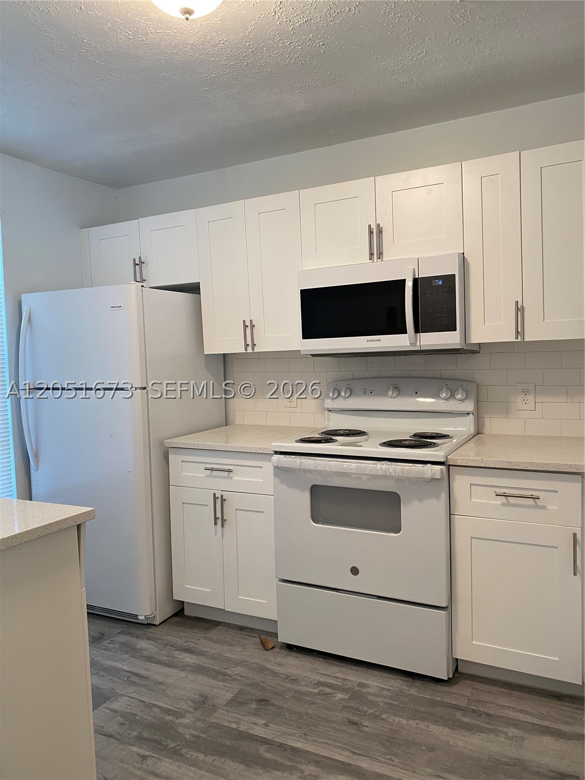 LAKE POINTE CONDOMINIUM N - Residential Lease