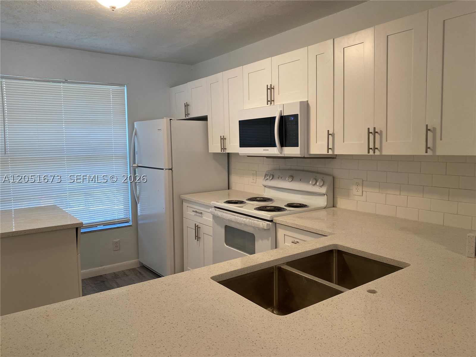 LAKE POINTE CONDOMINIUM N - Residential Lease