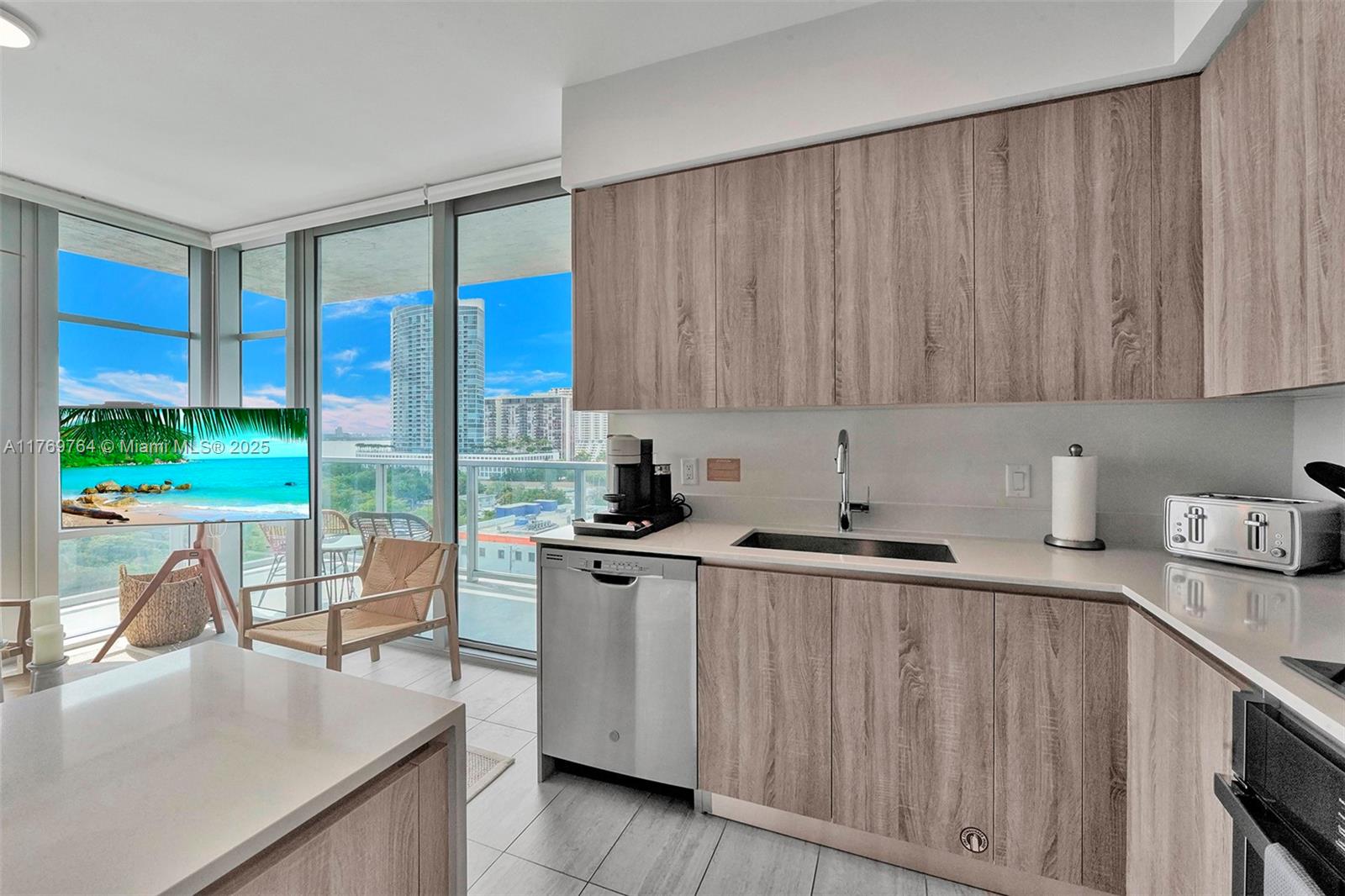 QUADRO CONDO - Residential