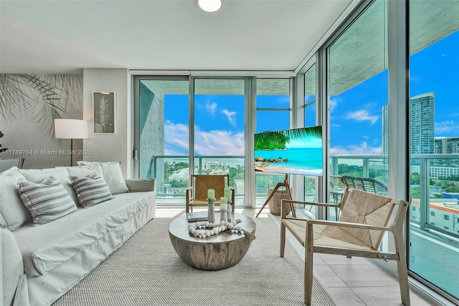 QUADRO CONDO - Residential