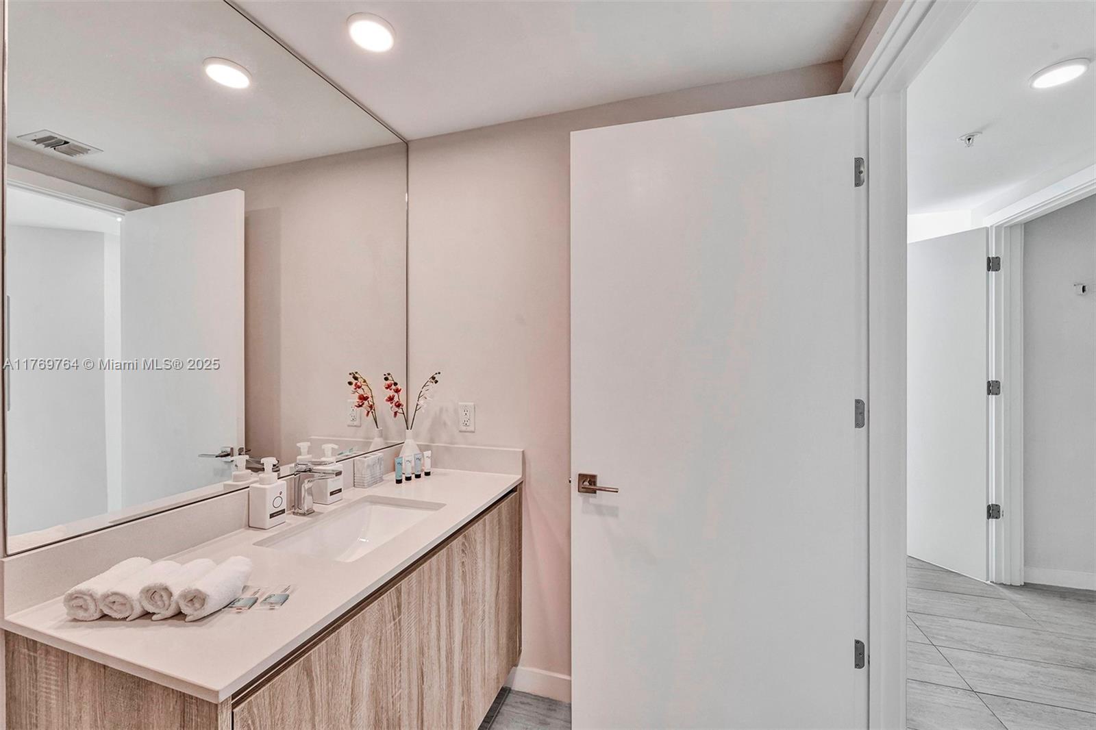 QUADRO CONDO - Residential
