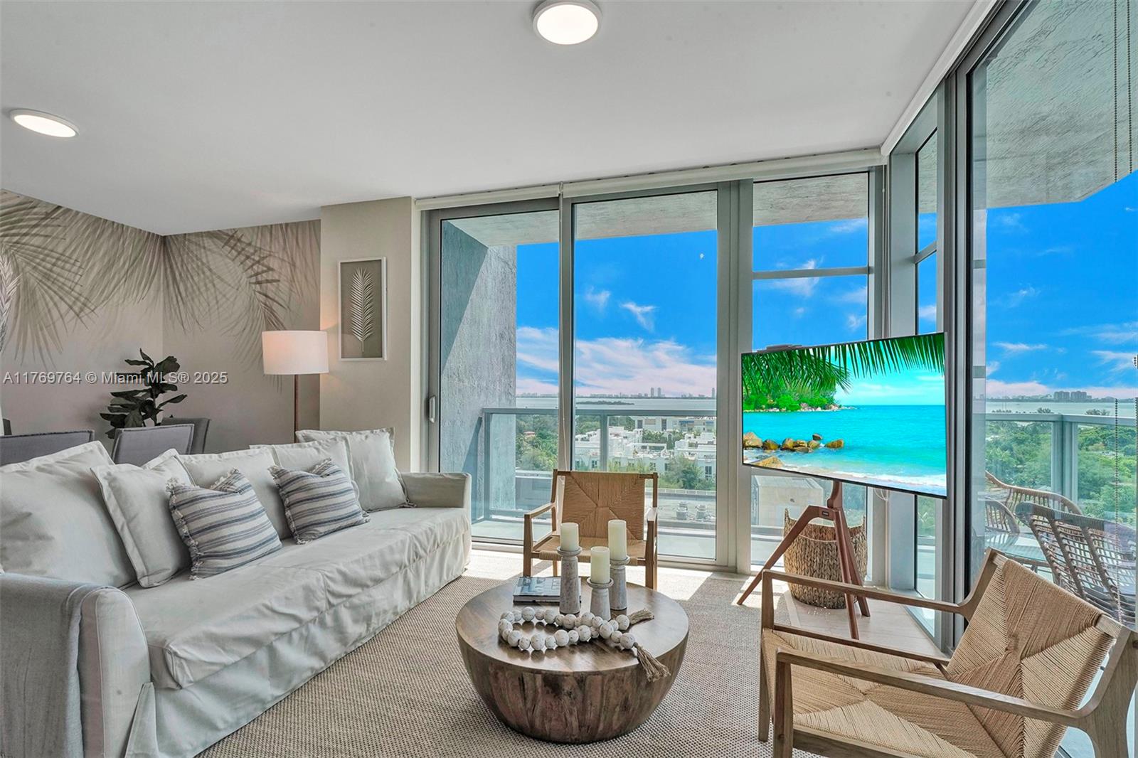 QUADRO CONDO - Residential
