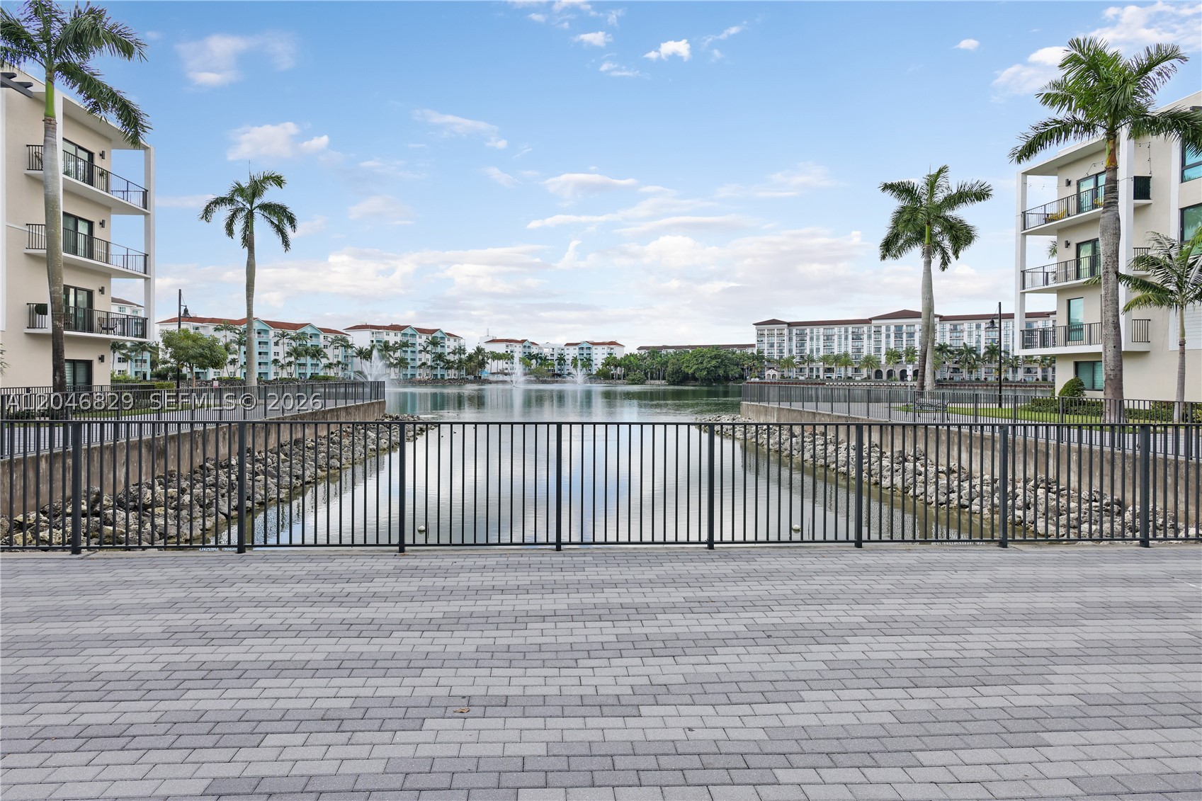 DOWNTOWN DORAL SOUTH PHAS - Residential