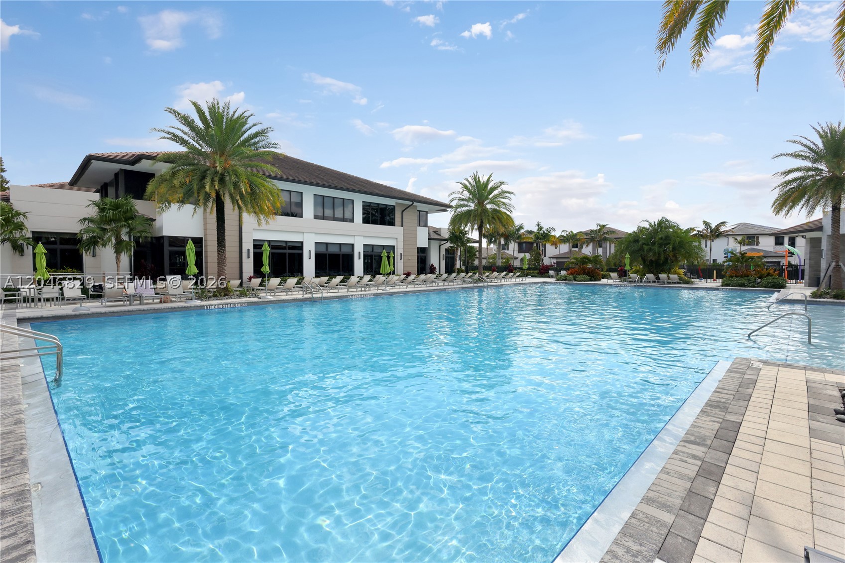 DOWNTOWN DORAL SOUTH PHAS - Residential