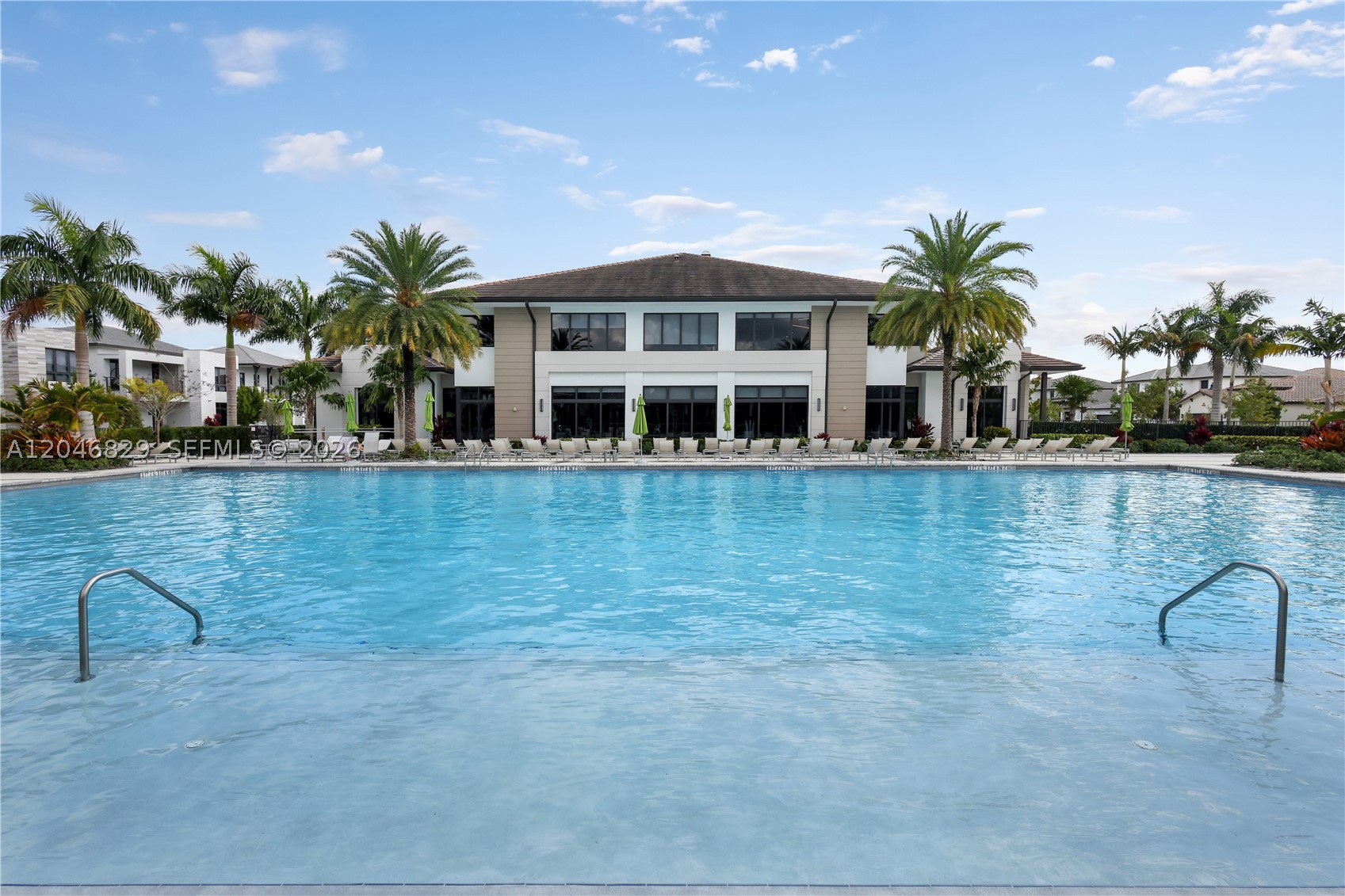 DOWNTOWN DORAL SOUTH PHAS - Residential