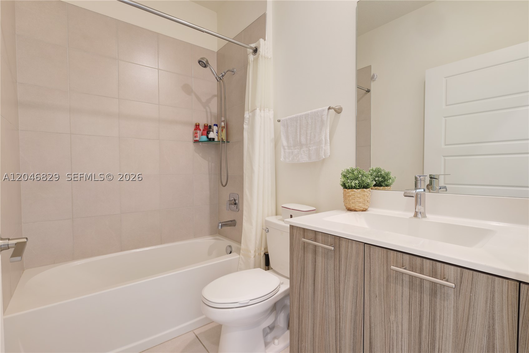 DOWNTOWN DORAL SOUTH PHAS - Residential