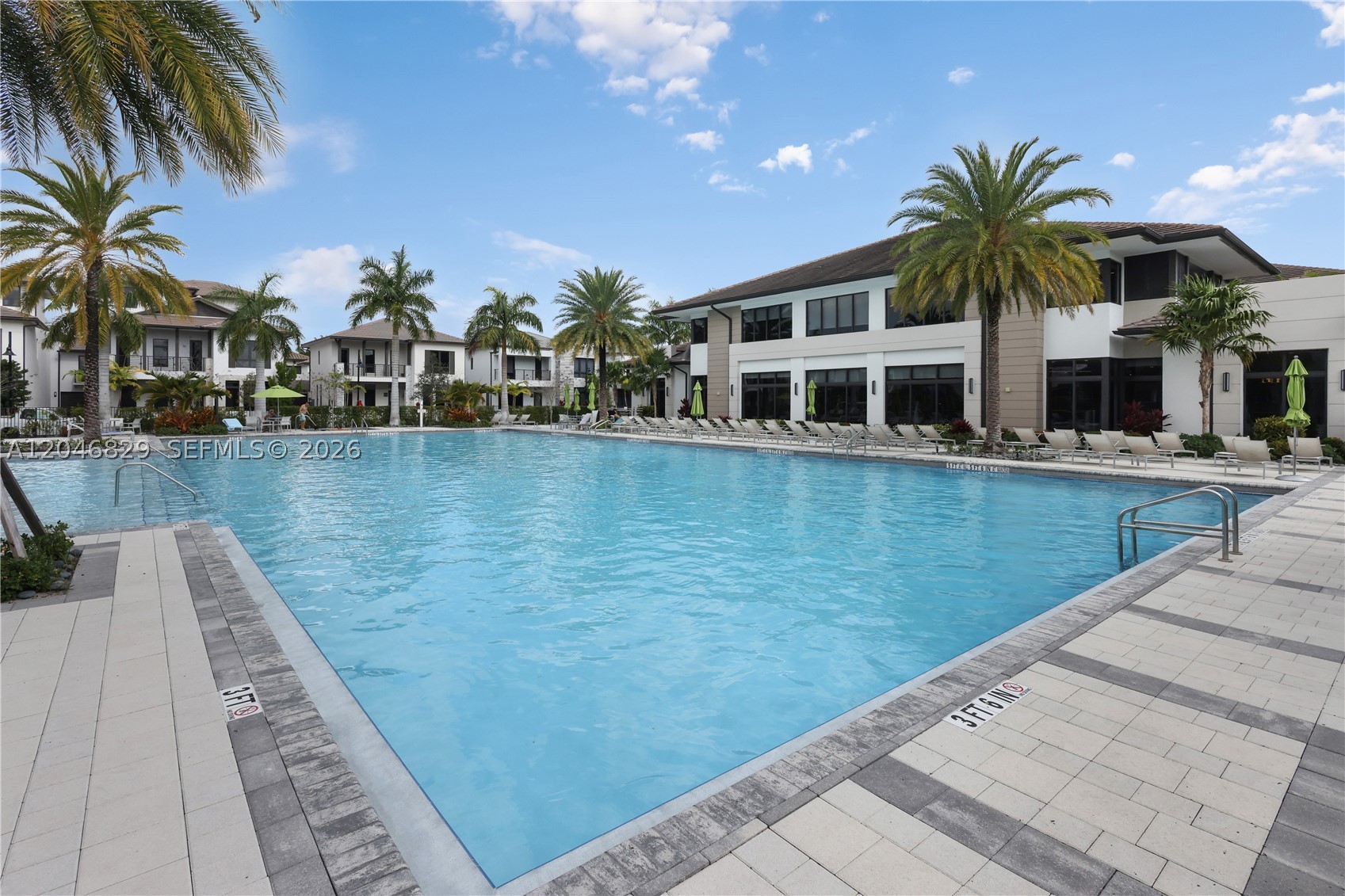 DOWNTOWN DORAL SOUTH PHAS - Residential