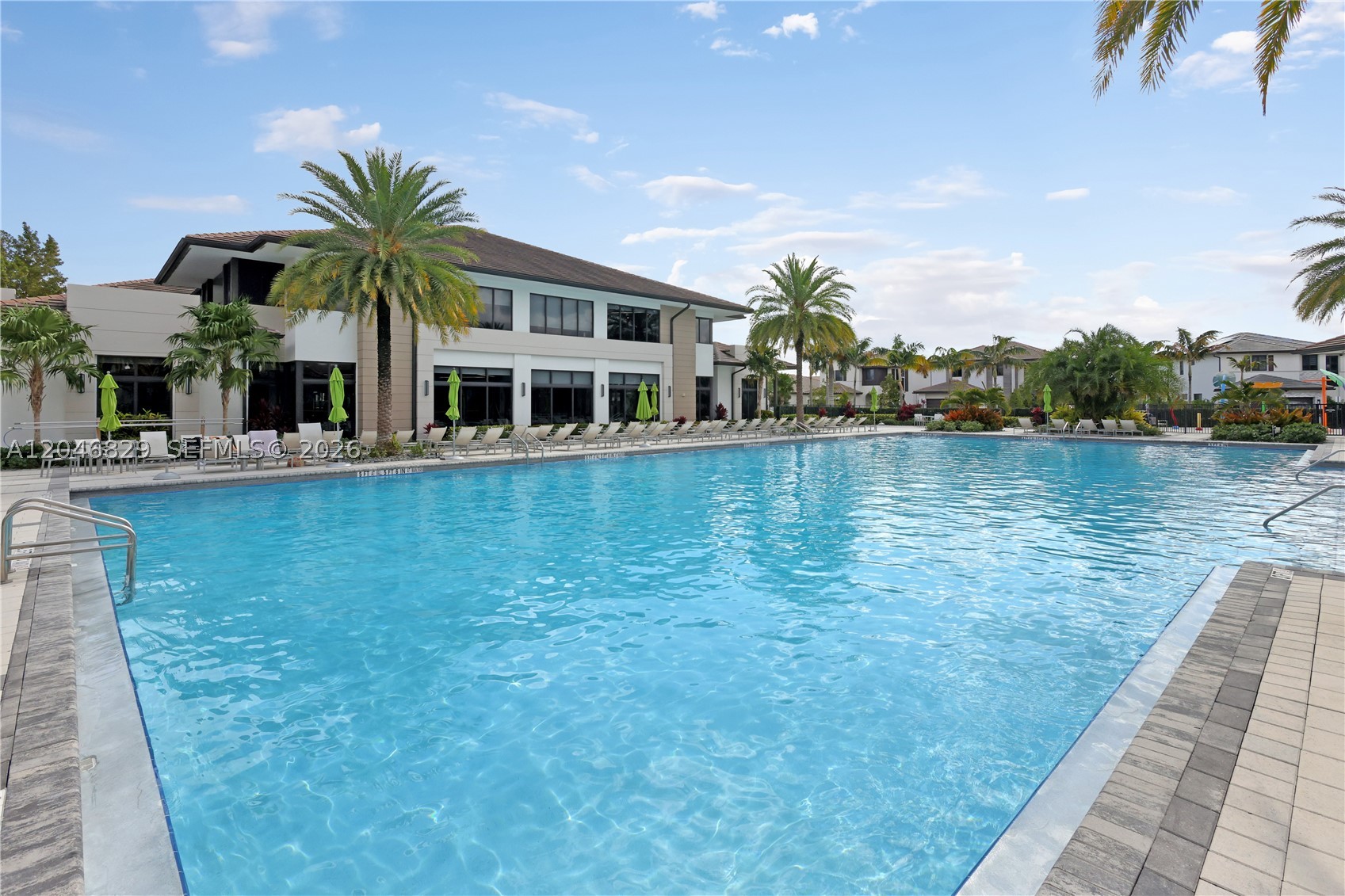 DOWNTOWN DORAL SOUTH PHAS - Residential