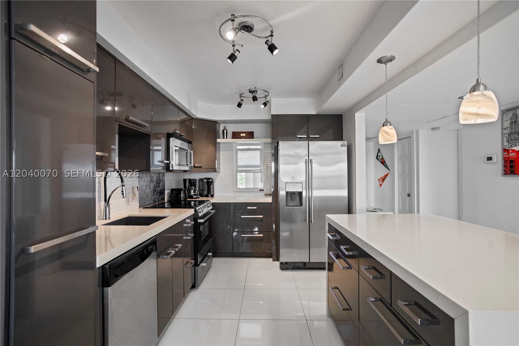 NO 8 PALM-AIRE COUNTRY CL - Residential