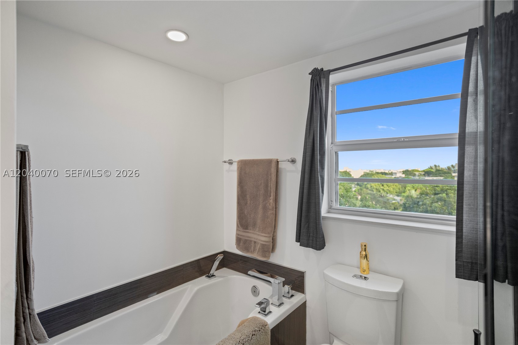 NO 8 PALM-AIRE COUNTRY CL - Residential