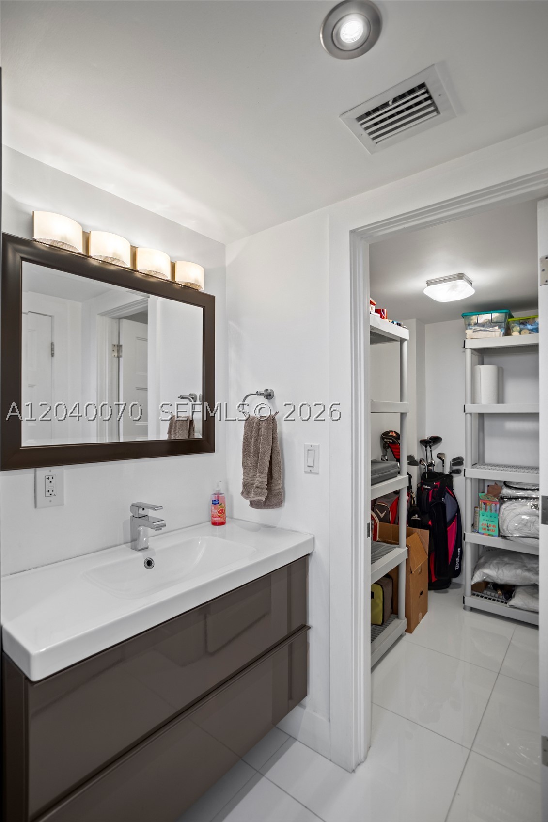 NO 8 PALM-AIRE COUNTRY CL - Residential