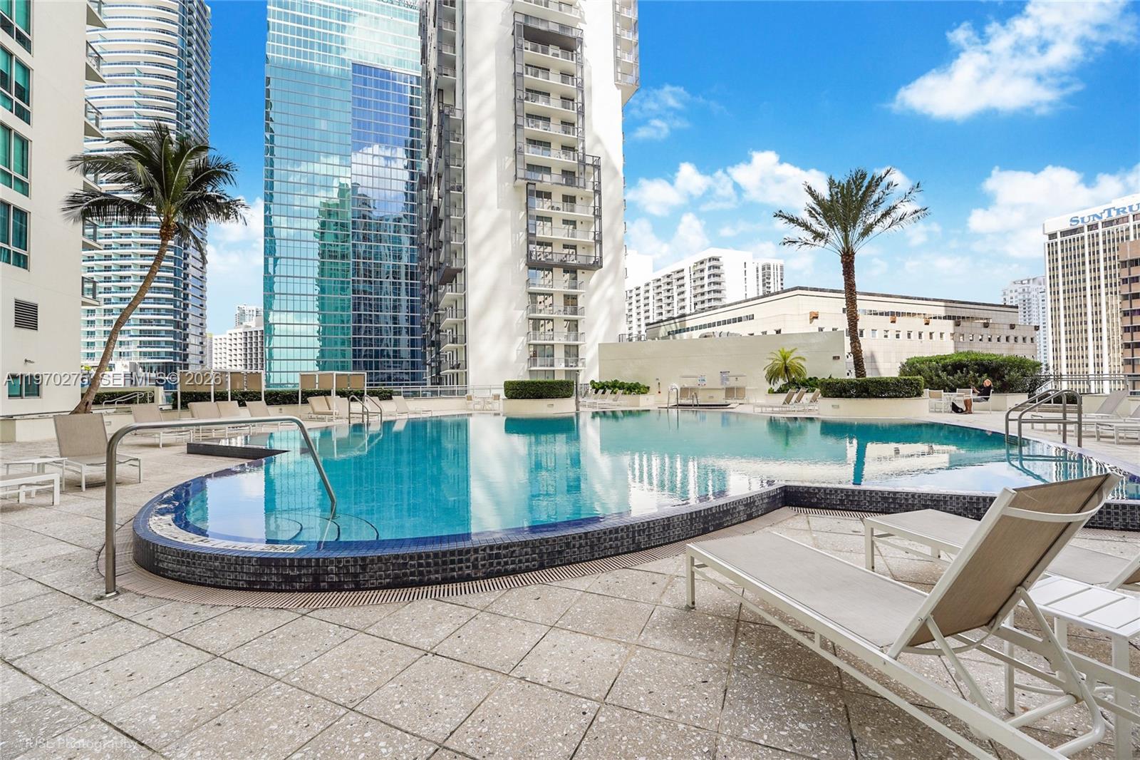 MET 1 CONDO - Residential