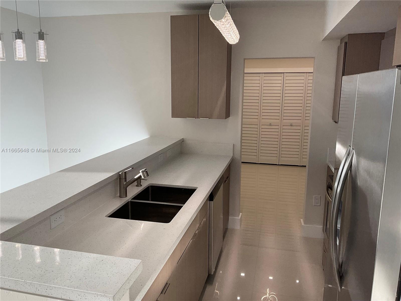 THE PLAZA OF BAL HARBOUR - Residential