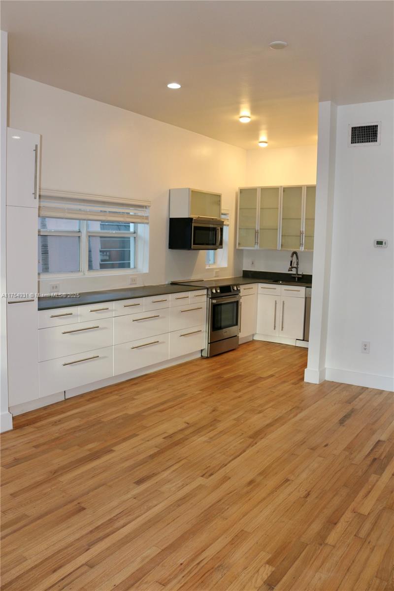 929 ON MICHIGAN CONDO - Residential