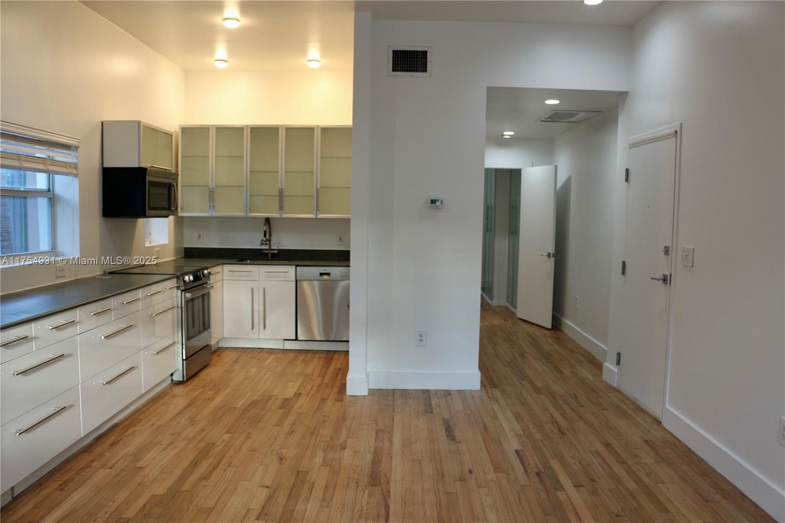 929 ON MICHIGAN CONDO - Residential