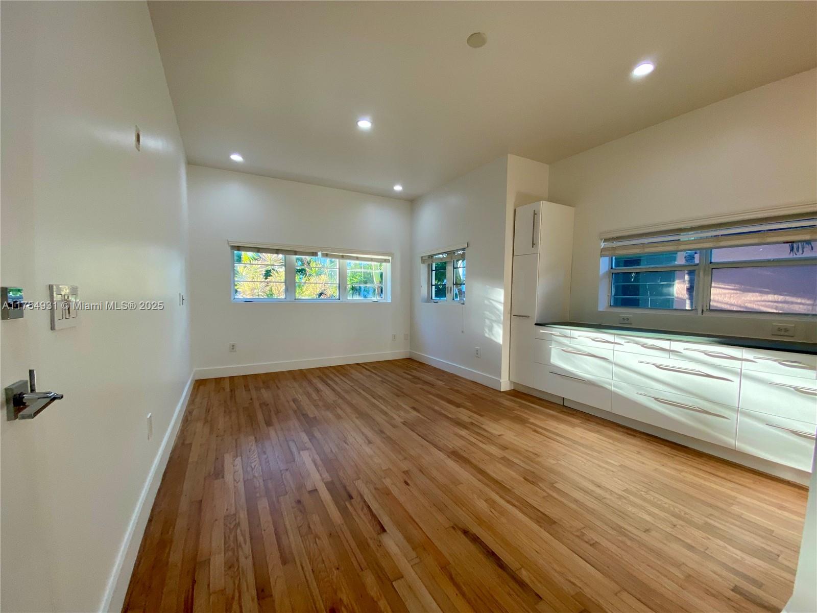 929 ON MICHIGAN CONDO - Residential