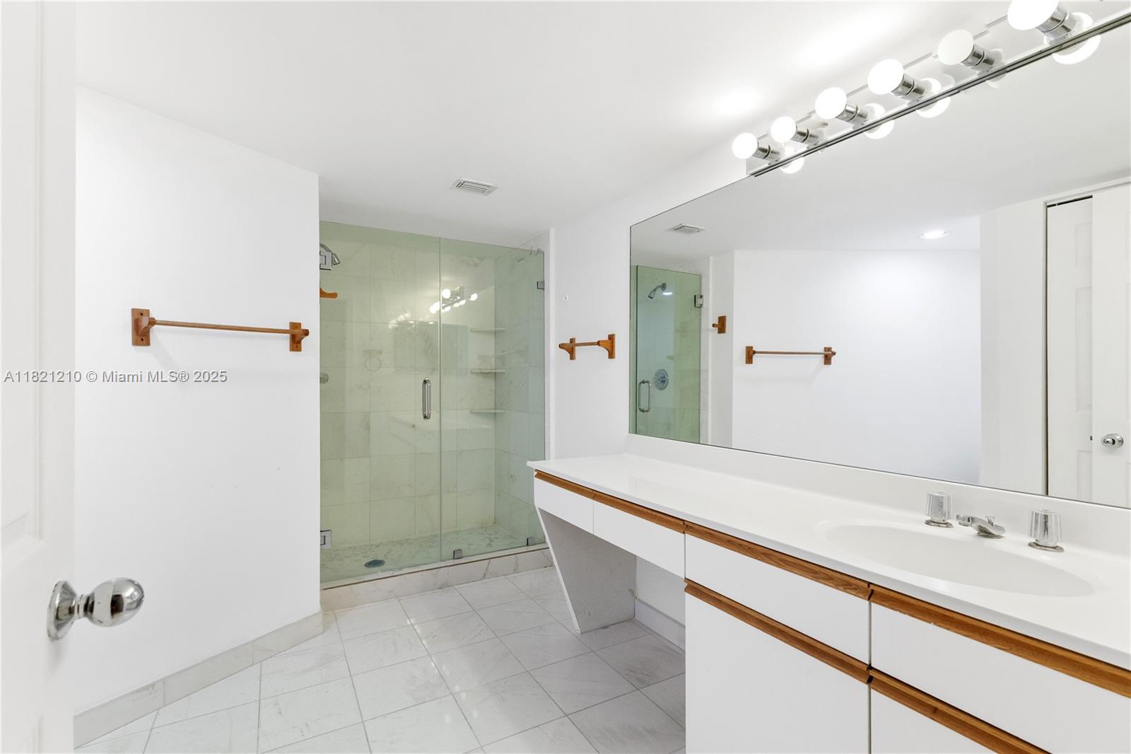 MYSTIC POINTE TOWER 500 C - Residential