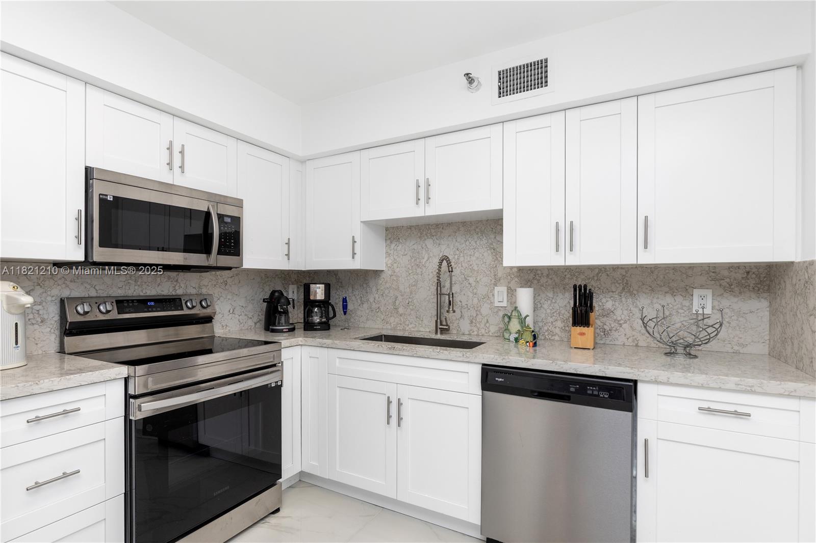 MYSTIC POINTE TOWER 500 C - Residential