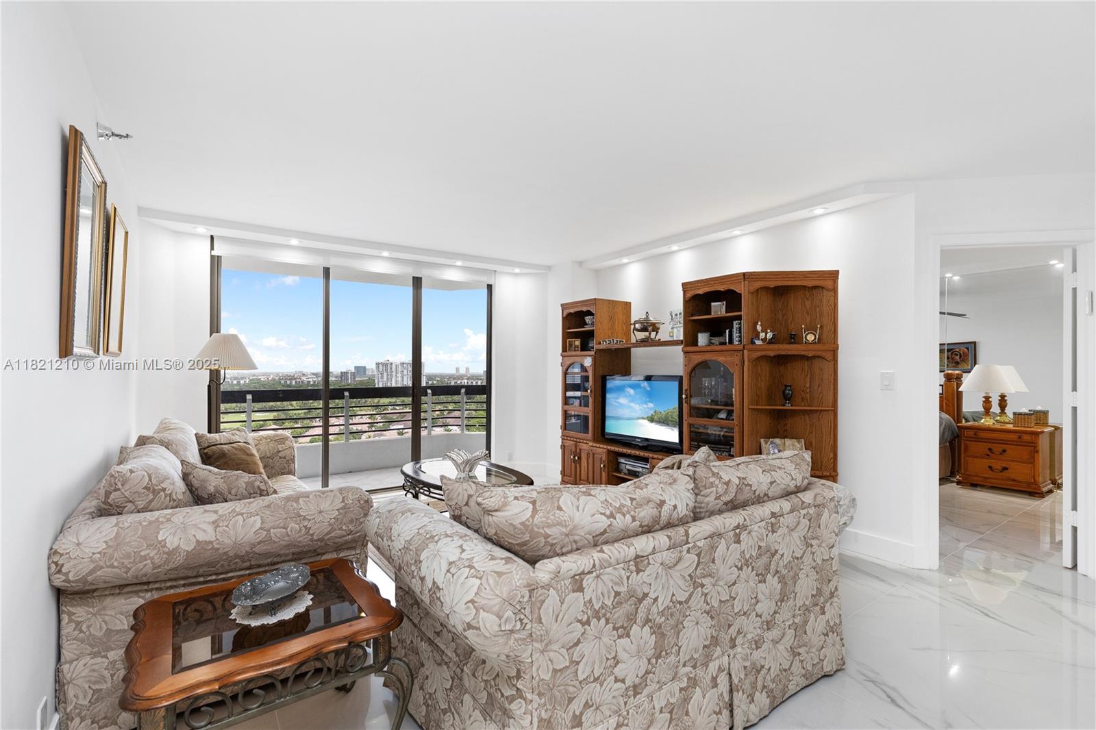 MYSTIC POINTE TOWER 500 C - Residential