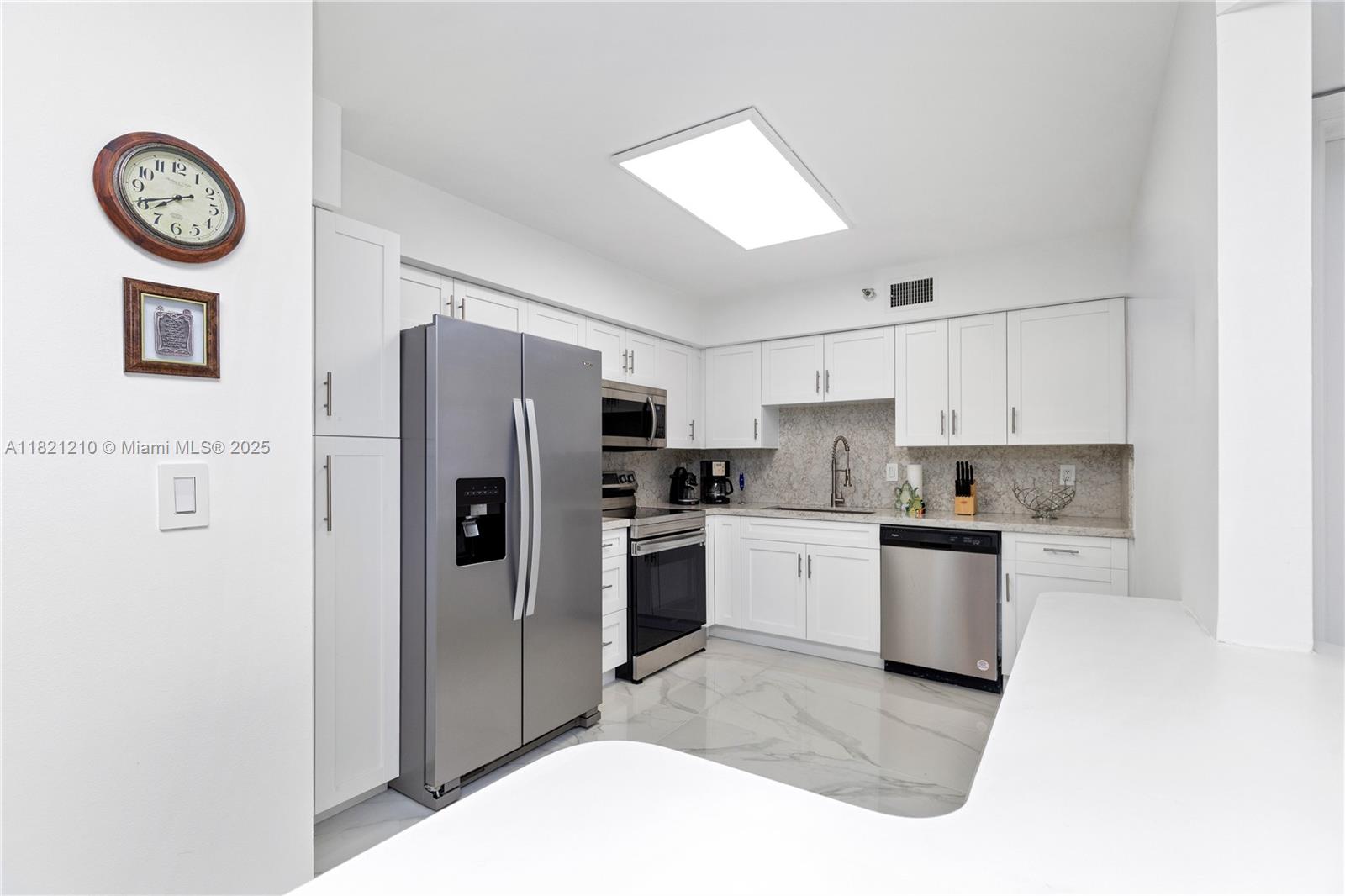 MYSTIC POINTE TOWER 500 C - Residential