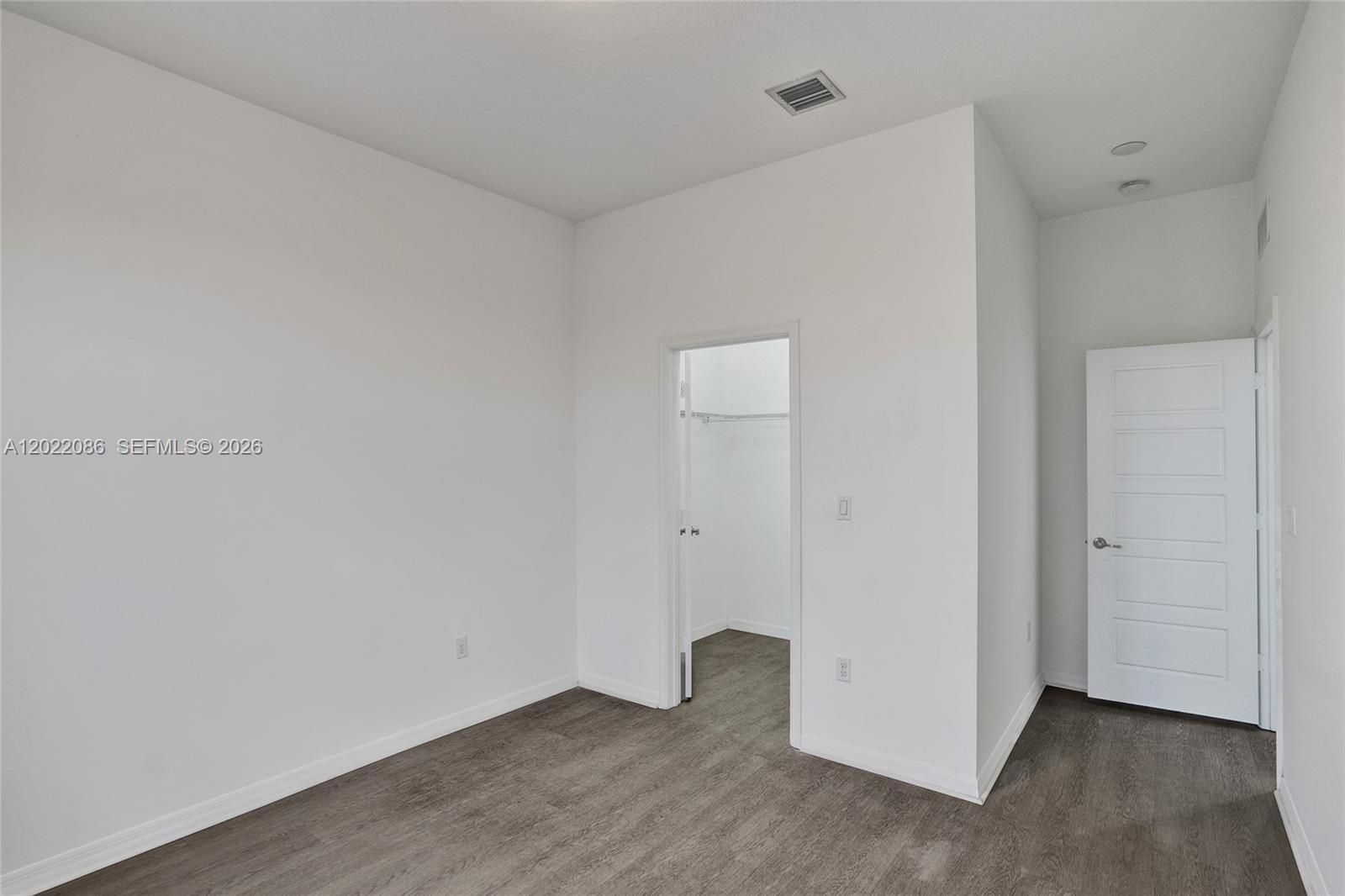CHAMPION LAKES - Residential