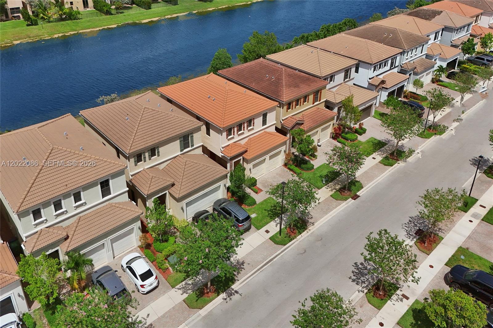 CHAMPION LAKES - Residential