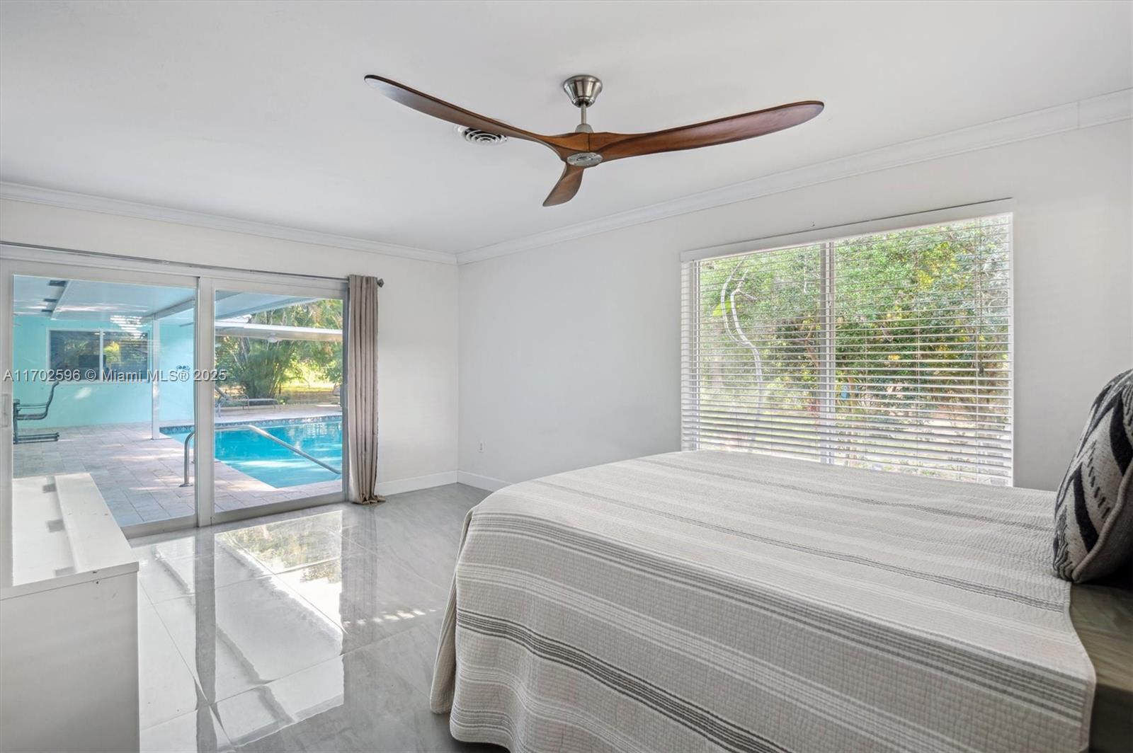 COUNTRY CLUB ESTATES UNIT - Residential Lease