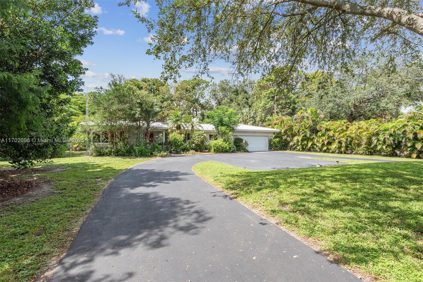COUNTRY CLUB ESTATES UNIT - Residential Lease