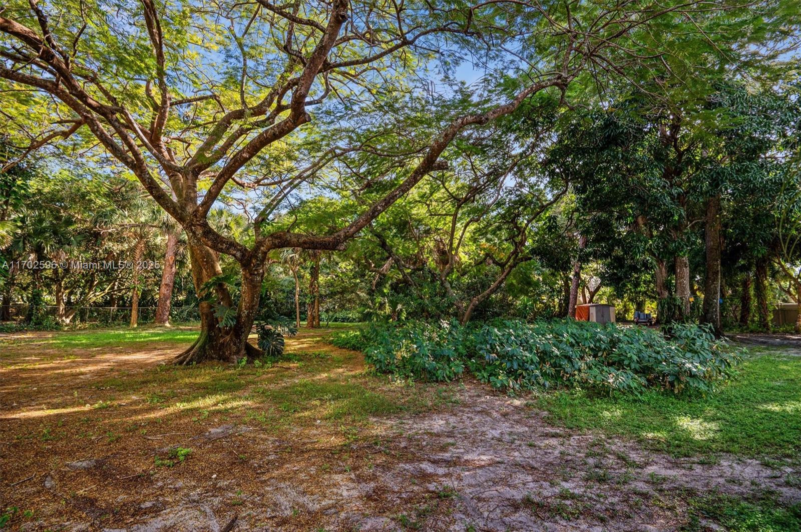 COUNTRY CLUB ESTATES UNIT - Residential Lease