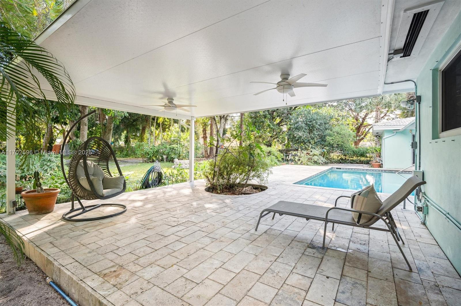 COUNTRY CLUB ESTATES UNIT - Residential Lease