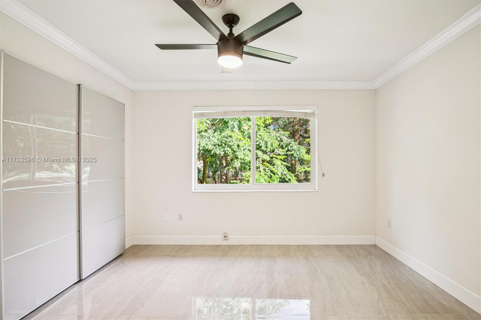 COUNTRY CLUB ESTATES UNIT - Residential Lease