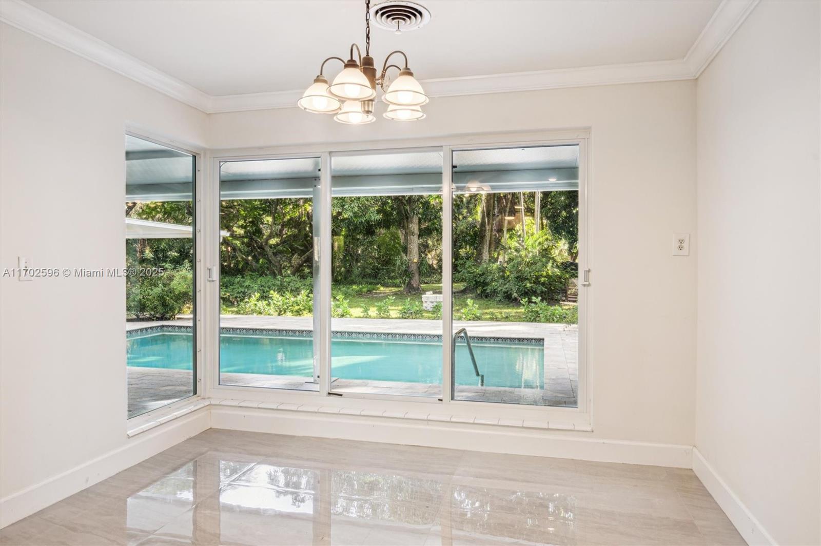 COUNTRY CLUB ESTATES UNIT - Residential Lease