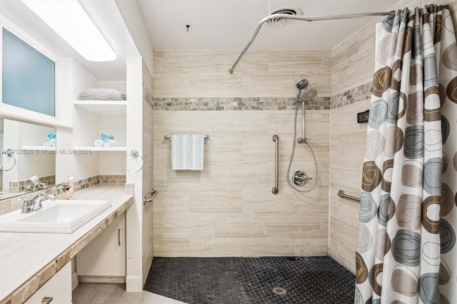 COUNTRY CLUB ESTATES UNIT - Residential Lease