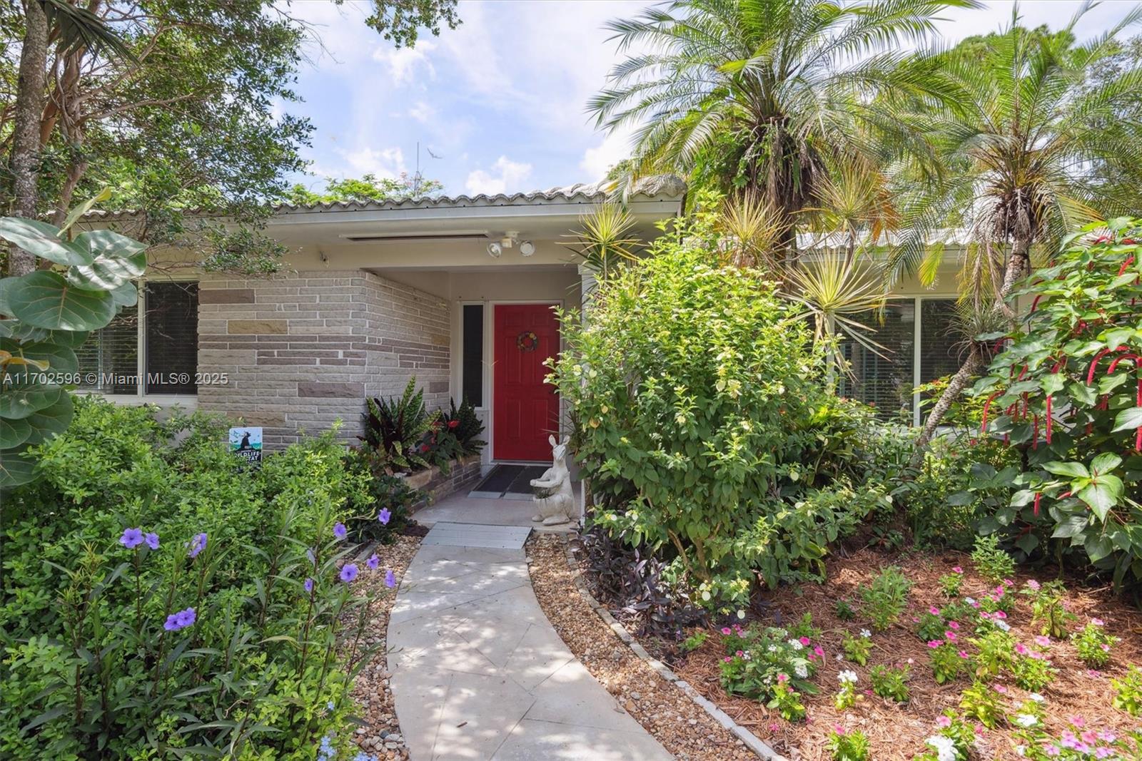 COUNTRY CLUB ESTATES UNIT - Residential Lease