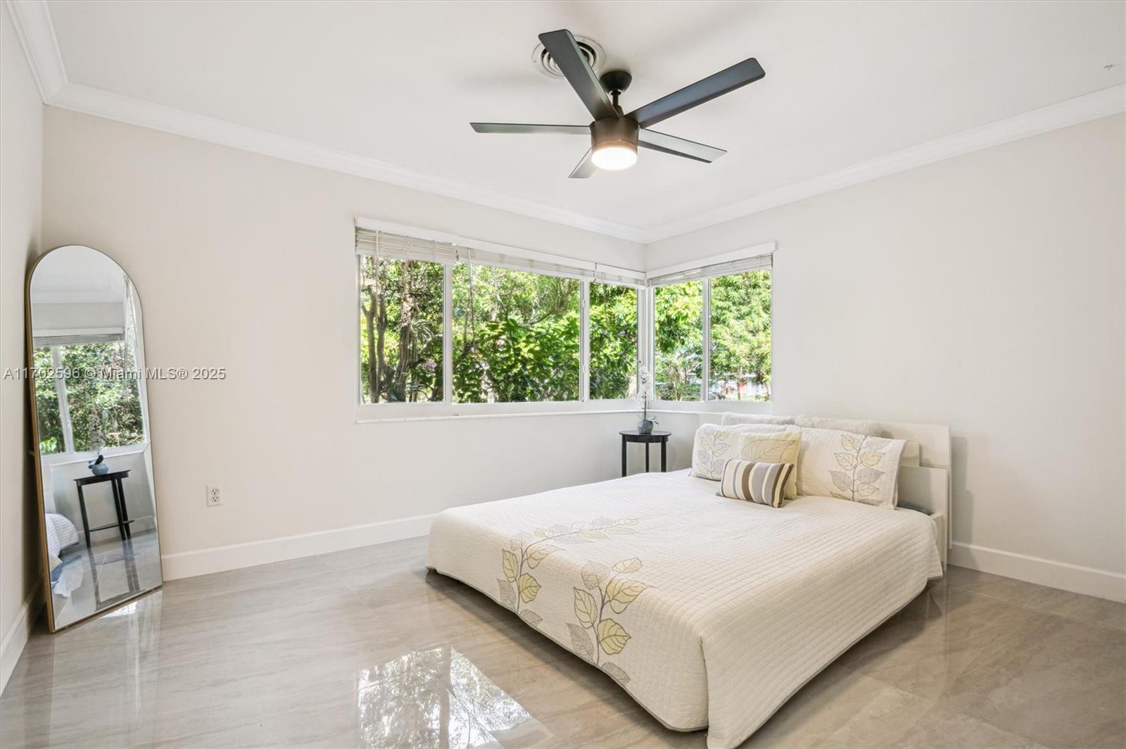 COUNTRY CLUB ESTATES UNIT - Residential Lease