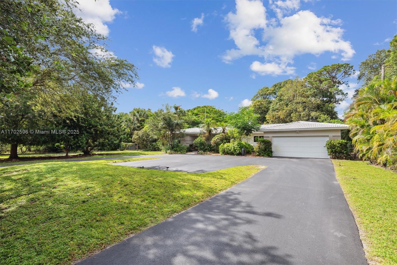 COUNTRY CLUB ESTATES UNIT - Residential Lease
