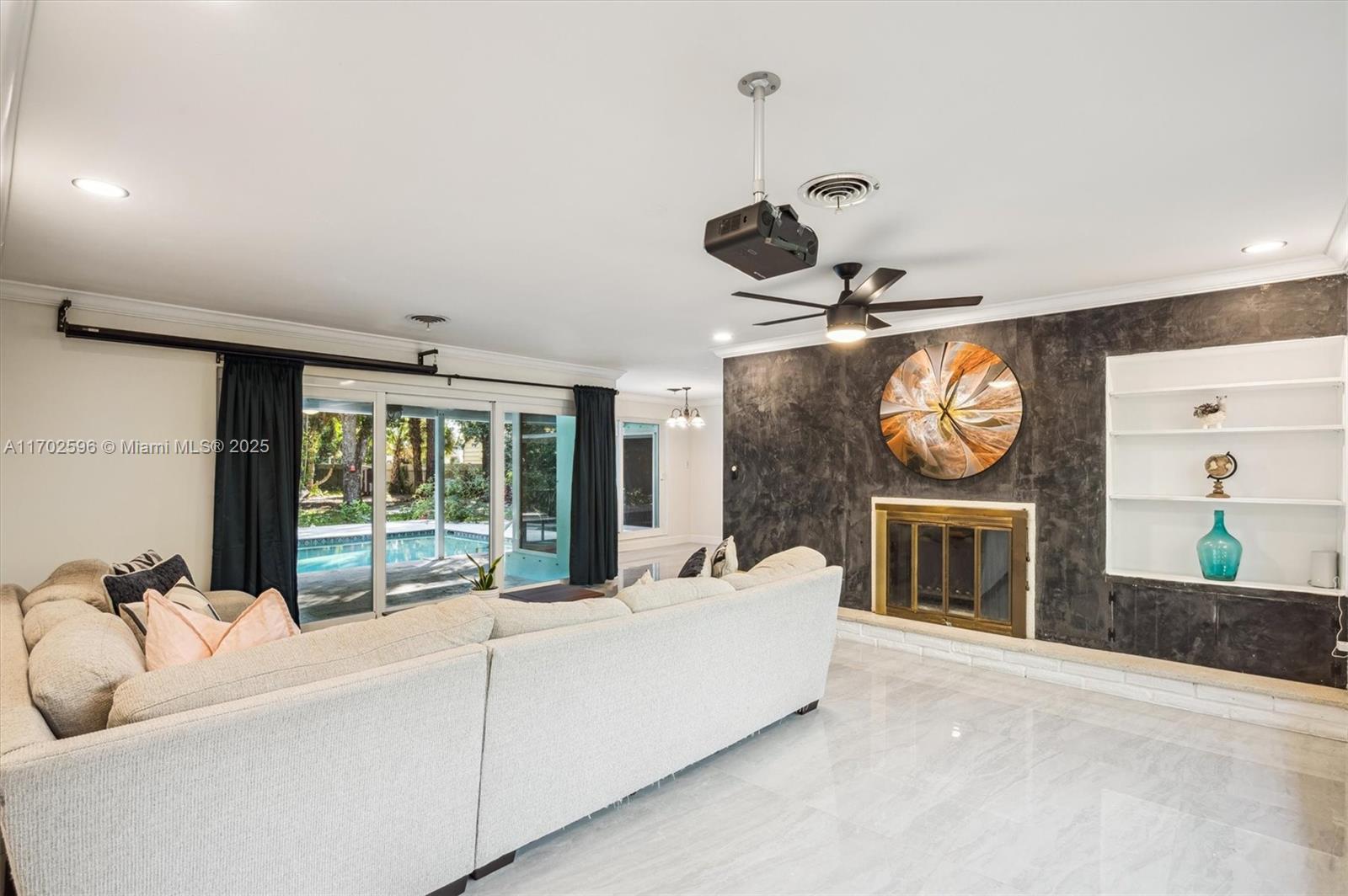 COUNTRY CLUB ESTATES UNIT - Residential Lease