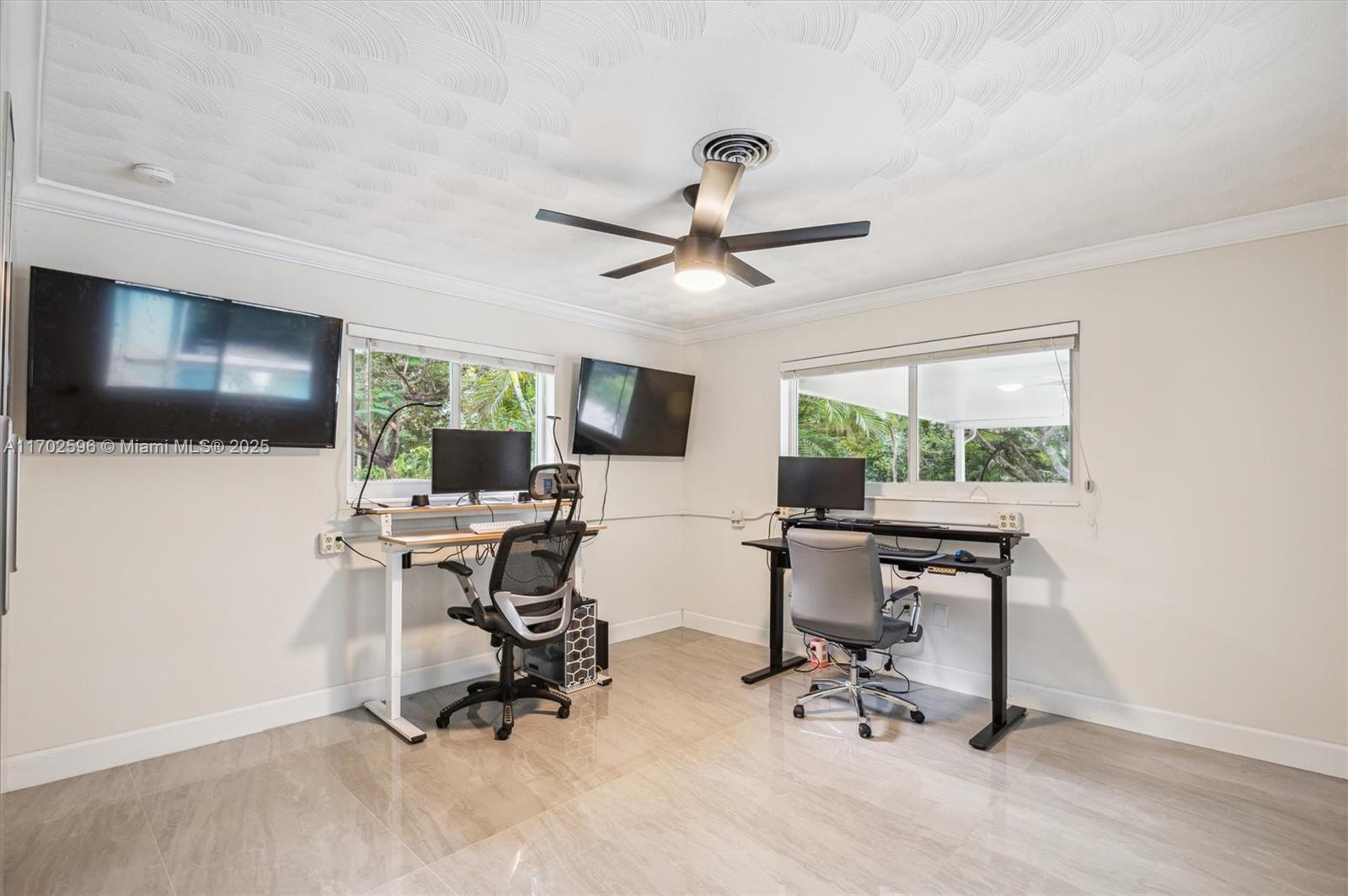 COUNTRY CLUB ESTATES UNIT - Residential Lease