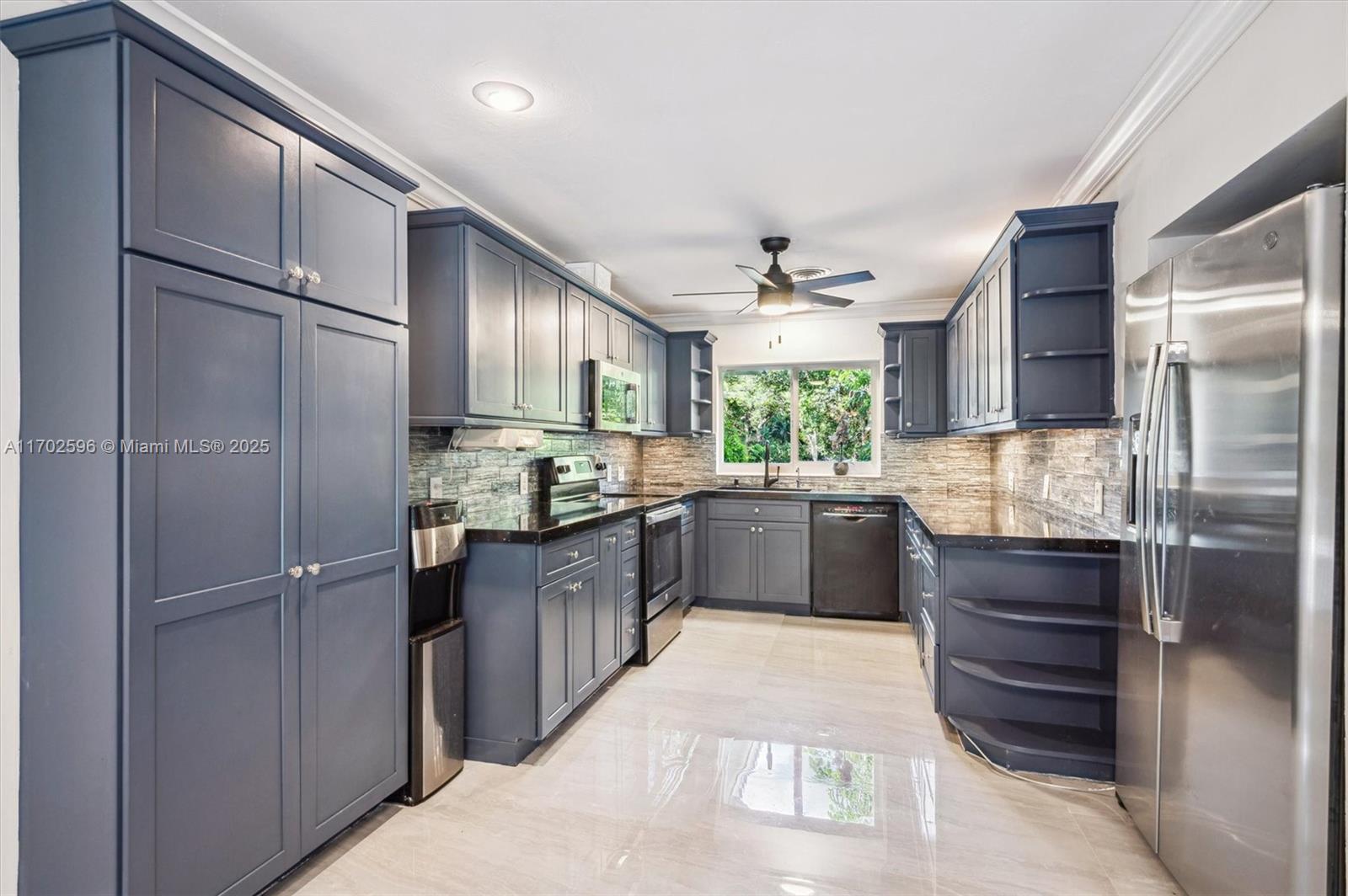 COUNTRY CLUB ESTATES UNIT - Residential Lease