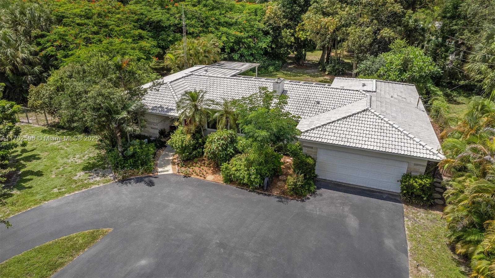 COUNTRY CLUB ESTATES UNIT - Residential Lease