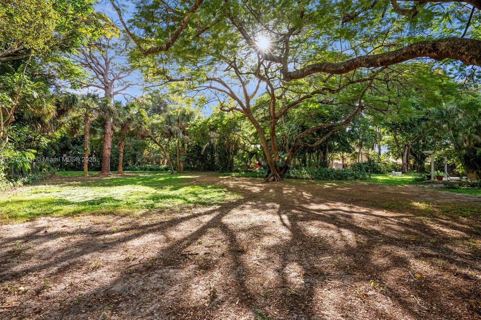 COUNTRY CLUB ESTATES UNIT - Residential Lease