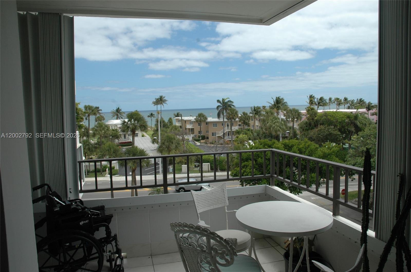 EMERALD TOWER CONDO - Residential