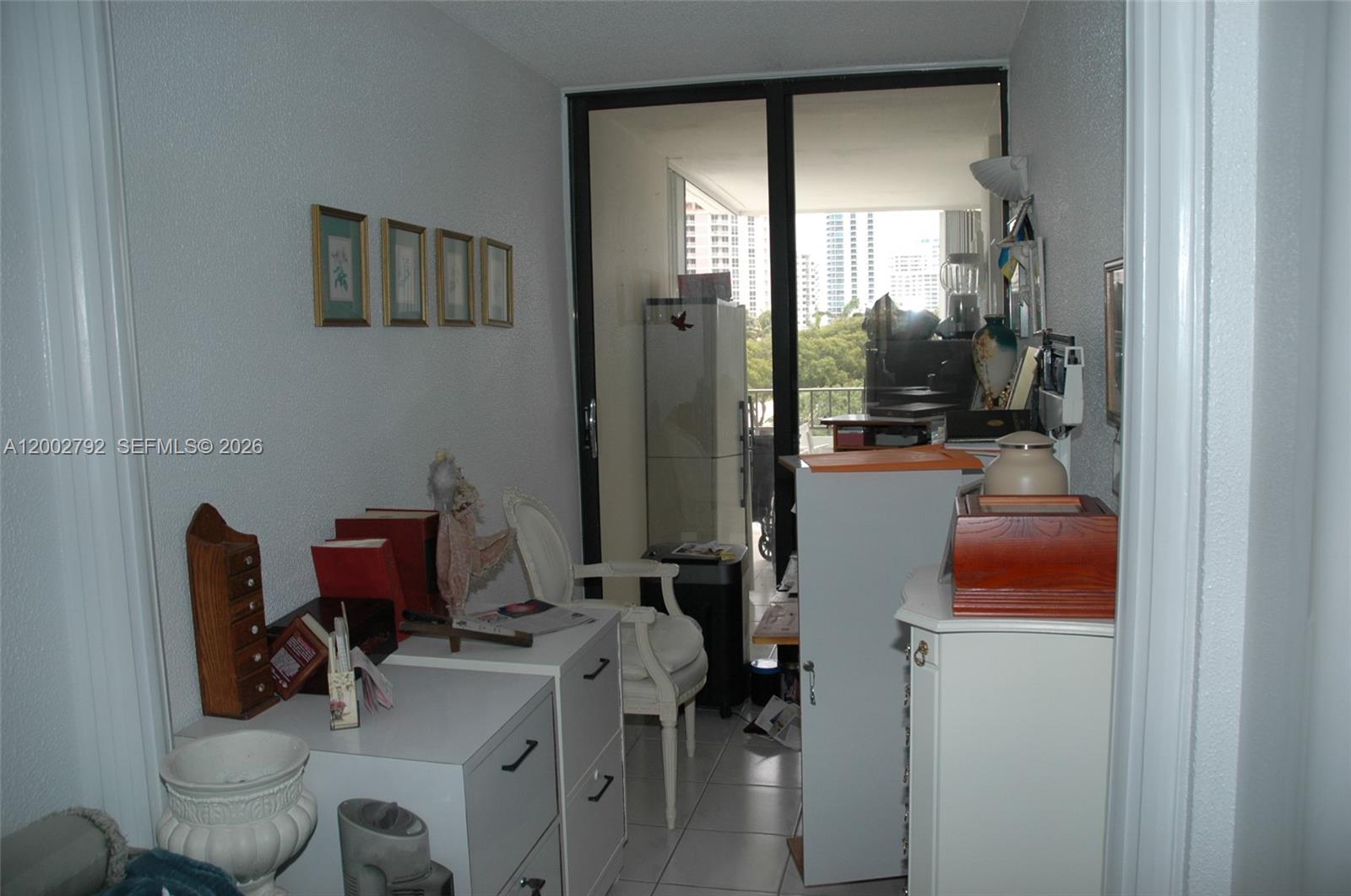 EMERALD TOWER CONDO - Residential