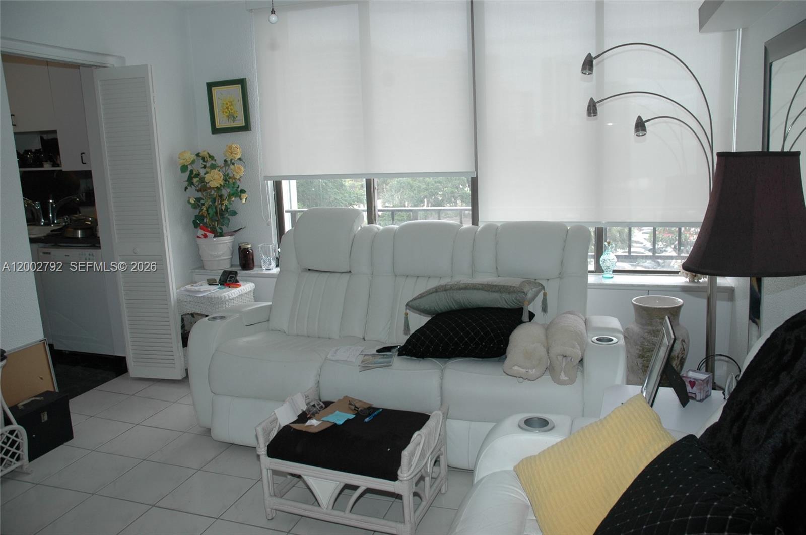 EMERALD TOWER CONDO - Residential