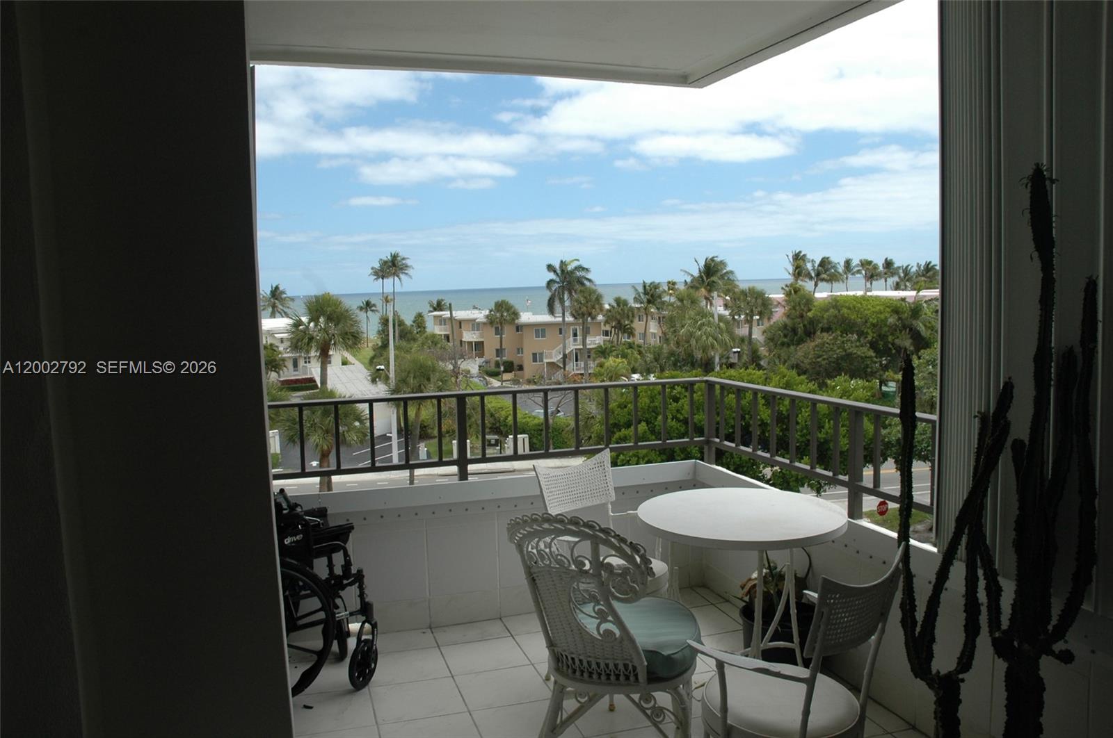EMERALD TOWER CONDO - Residential