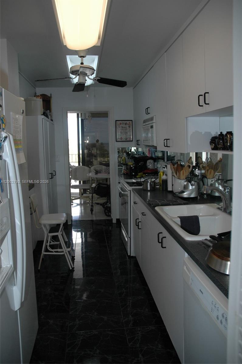 EMERALD TOWER CONDO - Residential