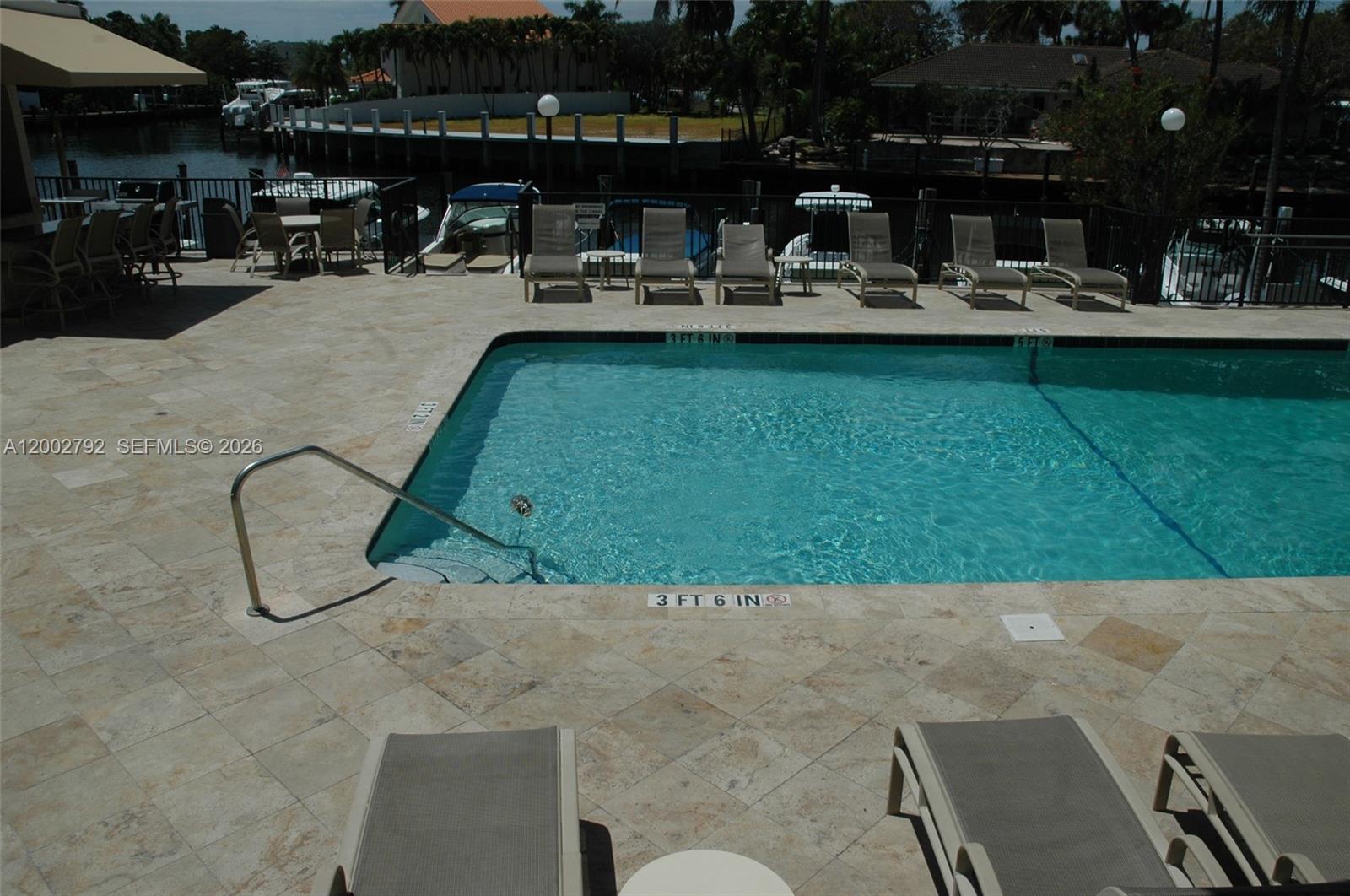 EMERALD TOWER CONDO - Residential