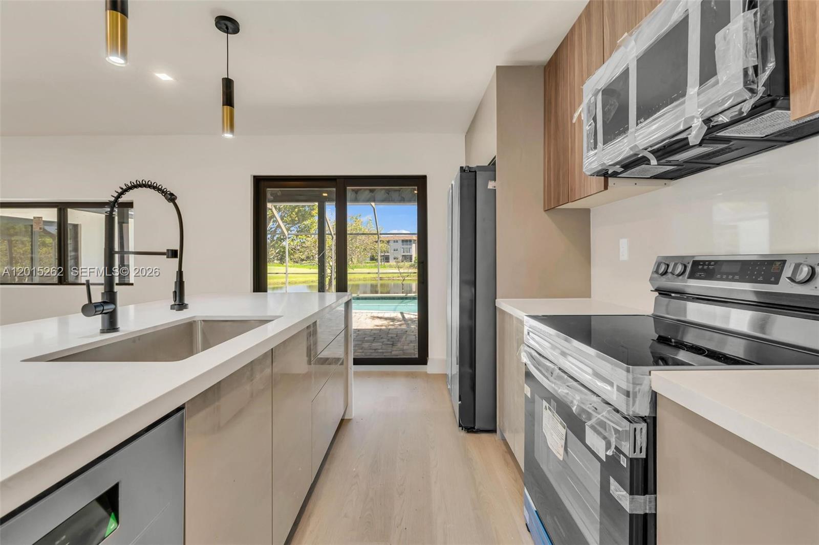 ARROWHEAD GOLF & TENNIS C - Residential